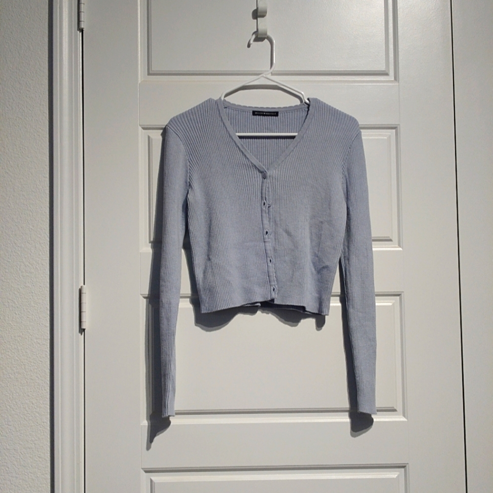 Discontinued Brandy Melville Zoe V-neck cardigan - Picture 1 of 4